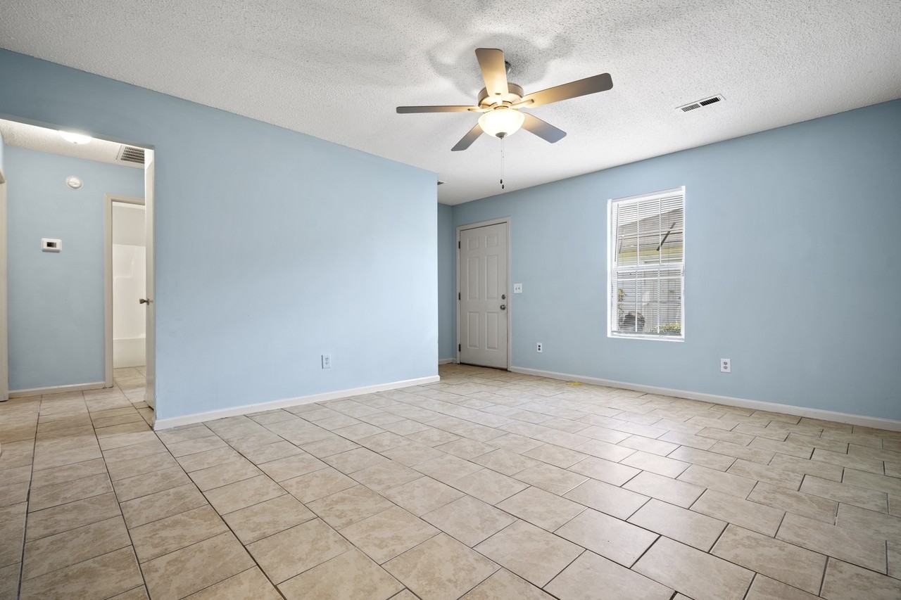 1318 Harmony St Unit B #1 - Photo 4 of 15