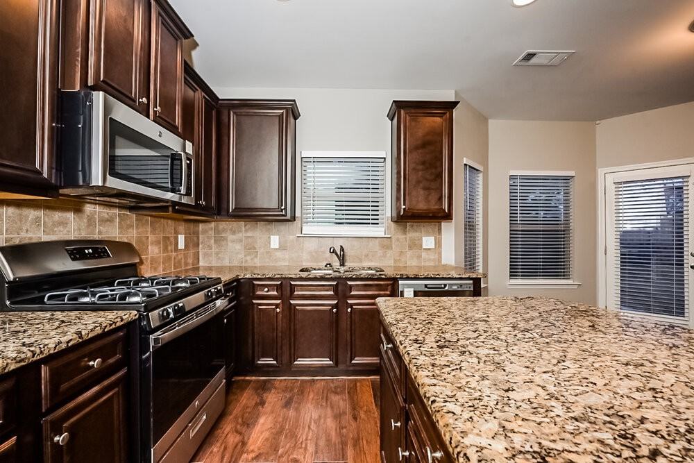 559 Dahlia Dr - Photo 7 of 17