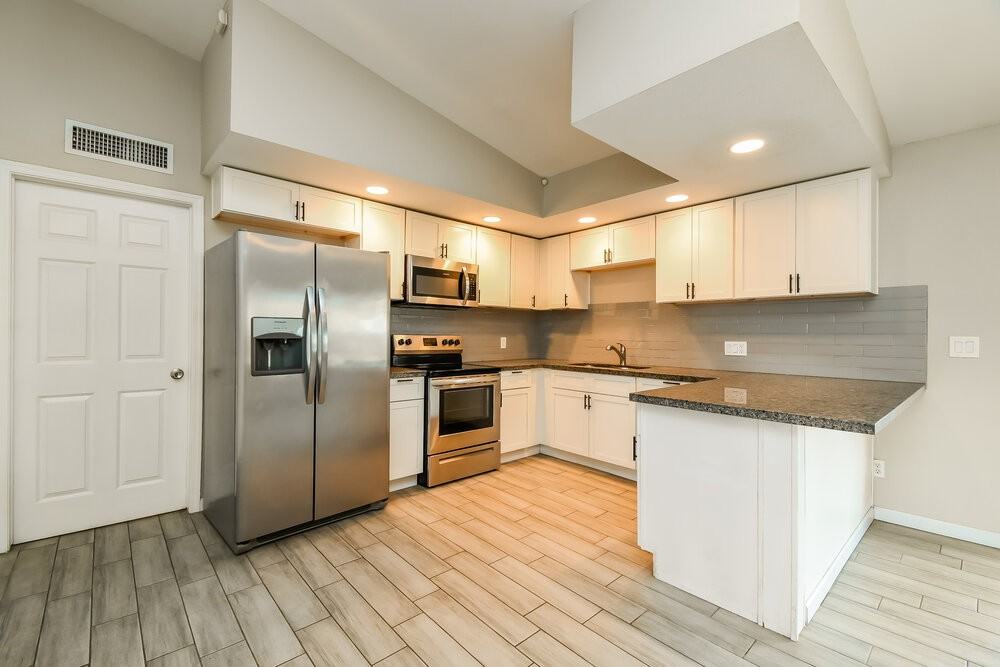 238 E Houston Ave - Photo 5 of 16