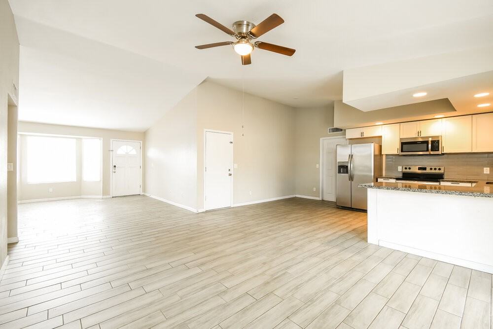 238 E Houston Ave - Photo 6 of 16