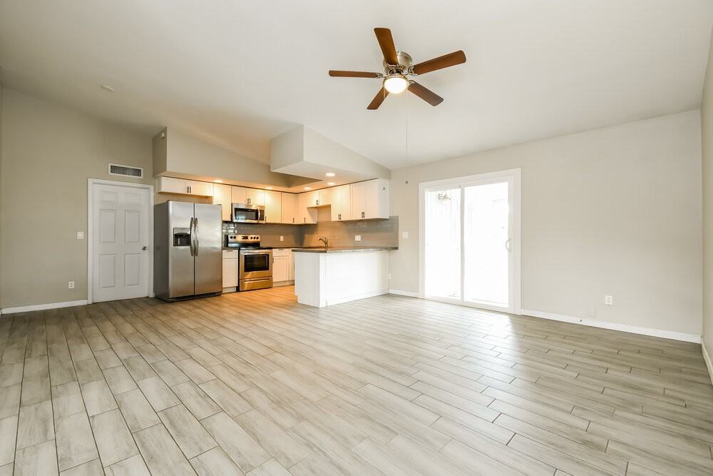 238 E Houston Ave - Photo 7 of 16