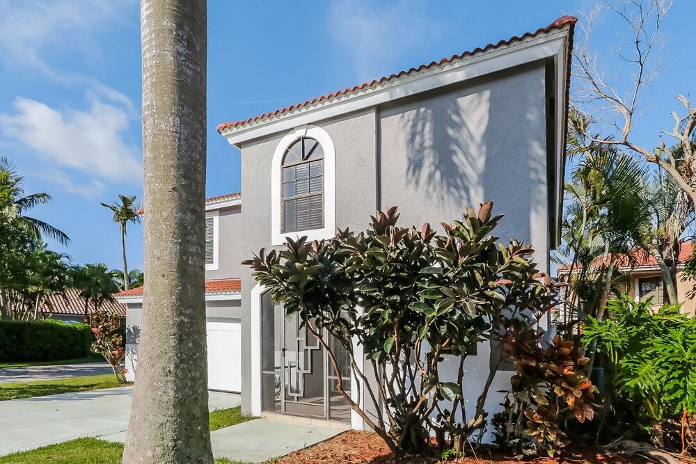 1725 Shoreside Cir - Photo 4 of 17