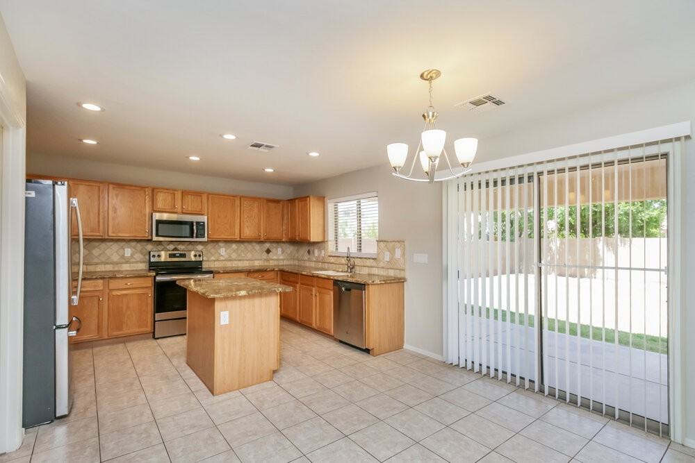 1942 E Ebony Pl - Photo 7 of 18