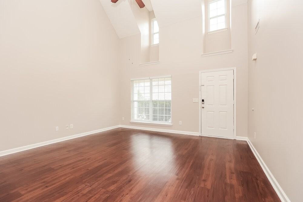 1025 Lakewalk Dr - Photo 5 of 20