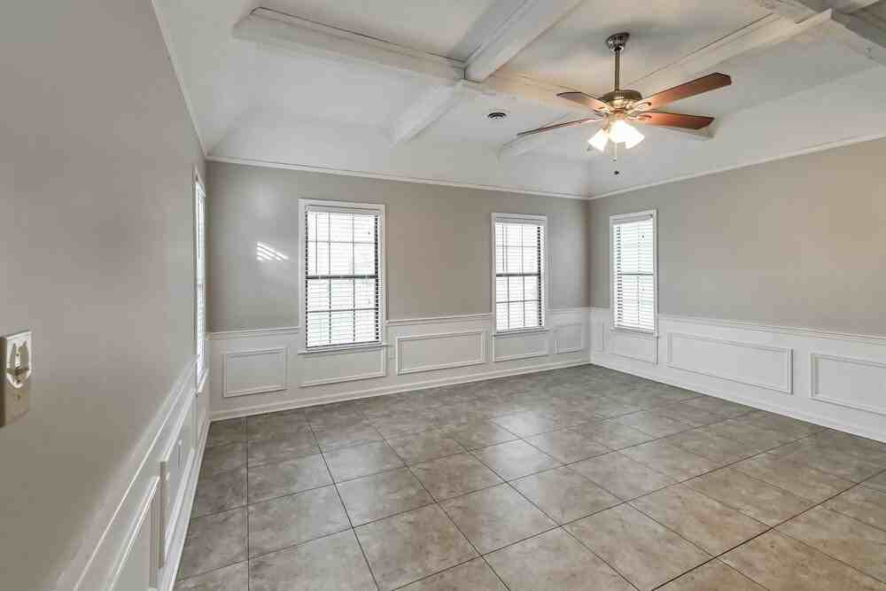 5100 Barkshire Dr - Photo 4 of 19