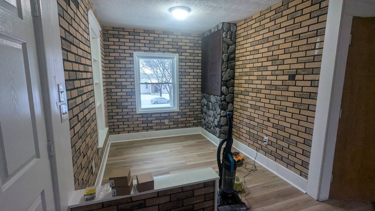 656 W 4th St #2ndFL - Photo 2 of 14