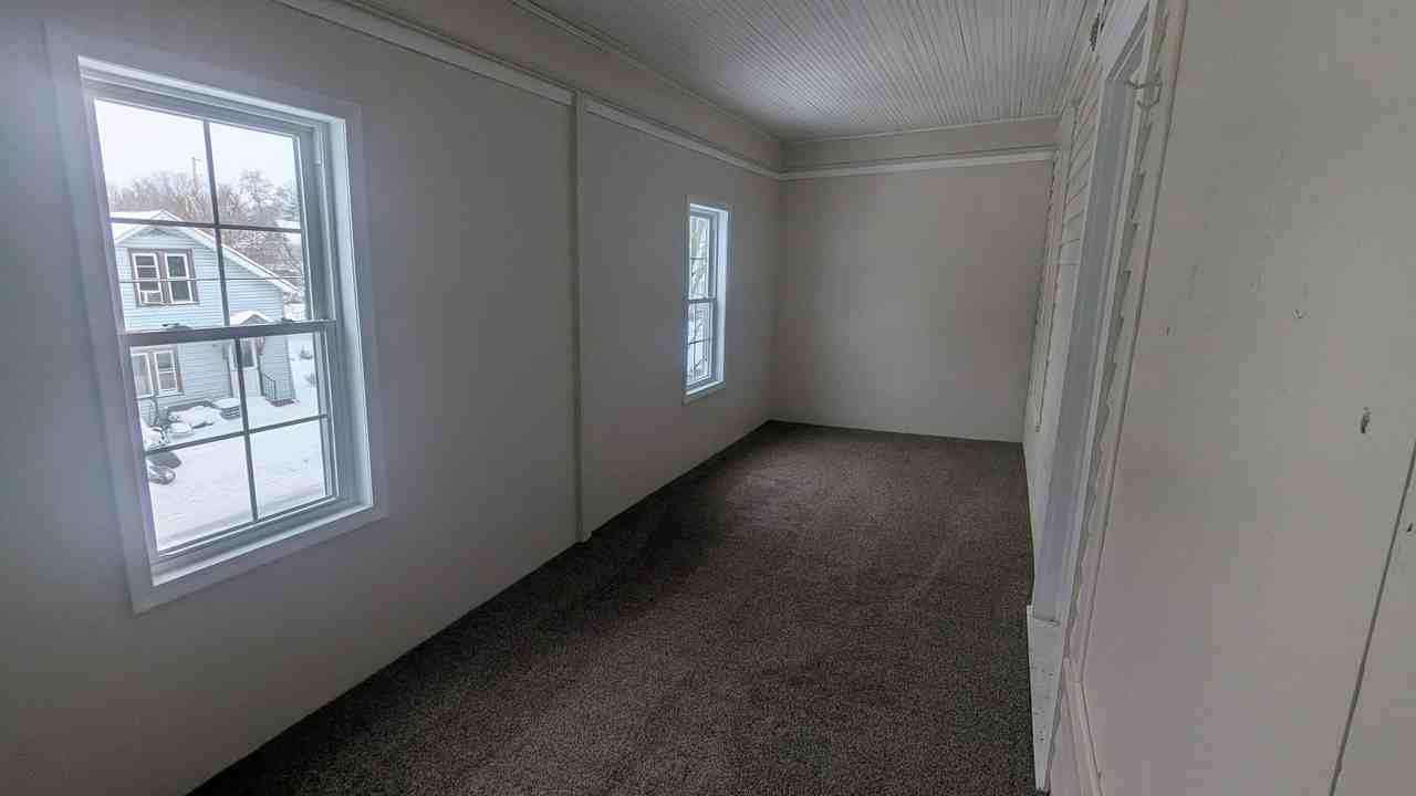 656 W 4th St #2ndFL - Photo 3 of 14