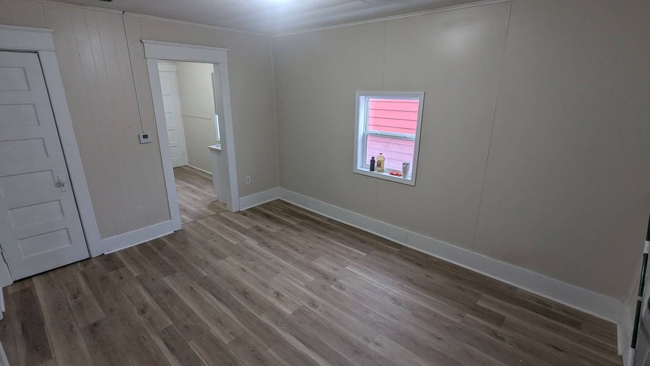 656 W 4th St #2ndFL - Photo 4 of 14