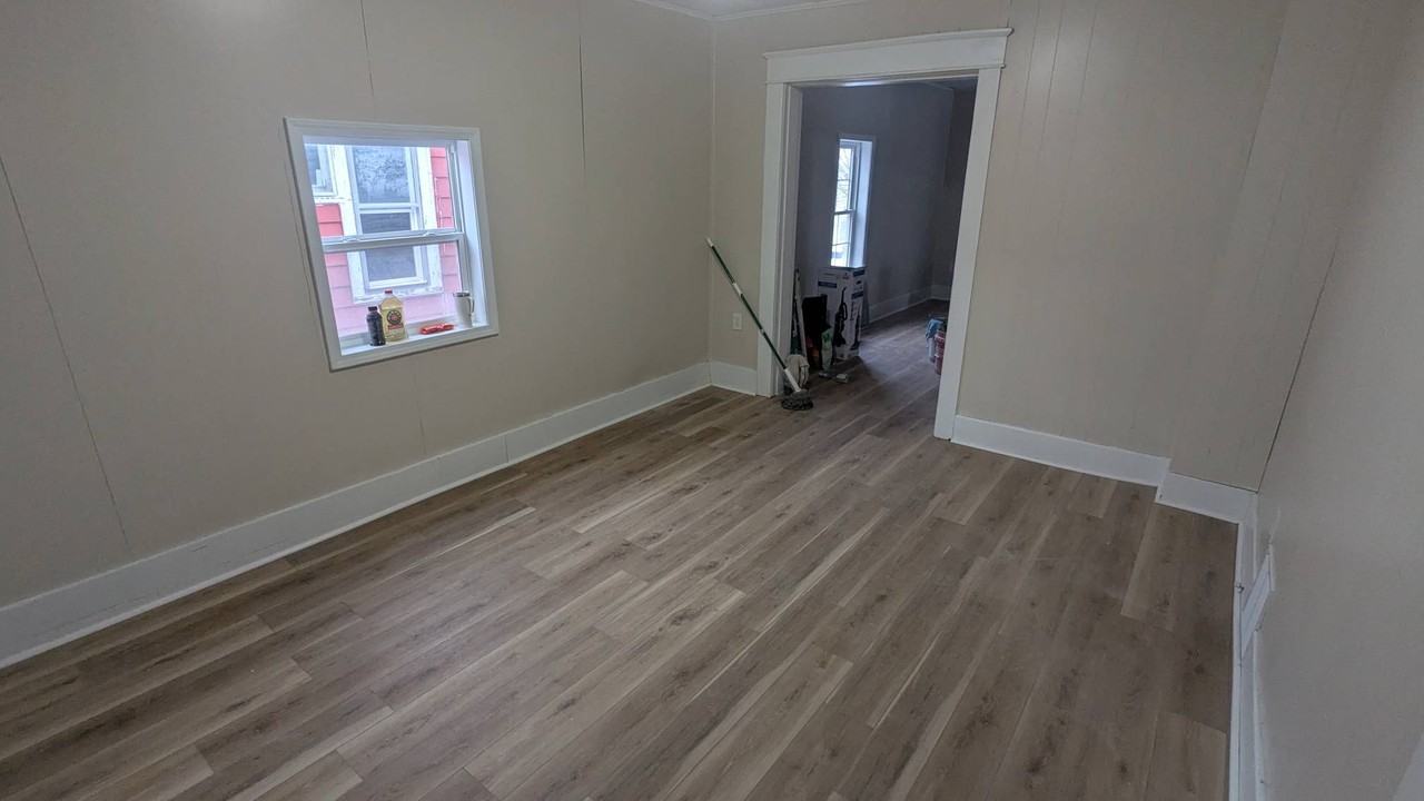 656 W 4th St #2ndFL - Photo 5 of 14