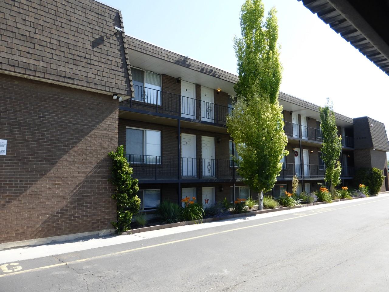 Parkway Apartments - Photo 2 of 3