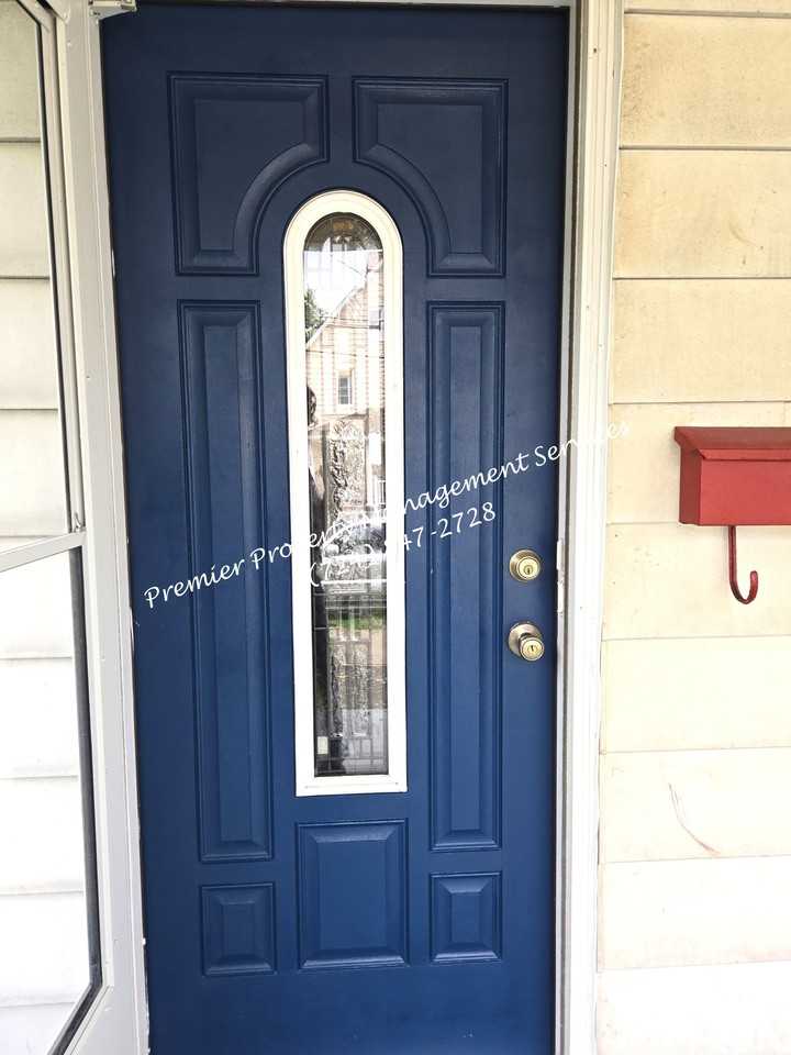 140 Jefferson Ave #1 - Photo 2 of 25