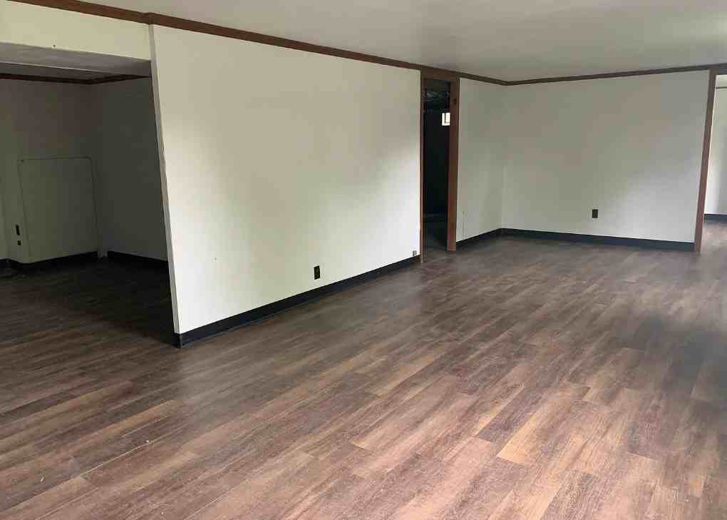 1028 W 12th St #1 - Photo 4 of 9