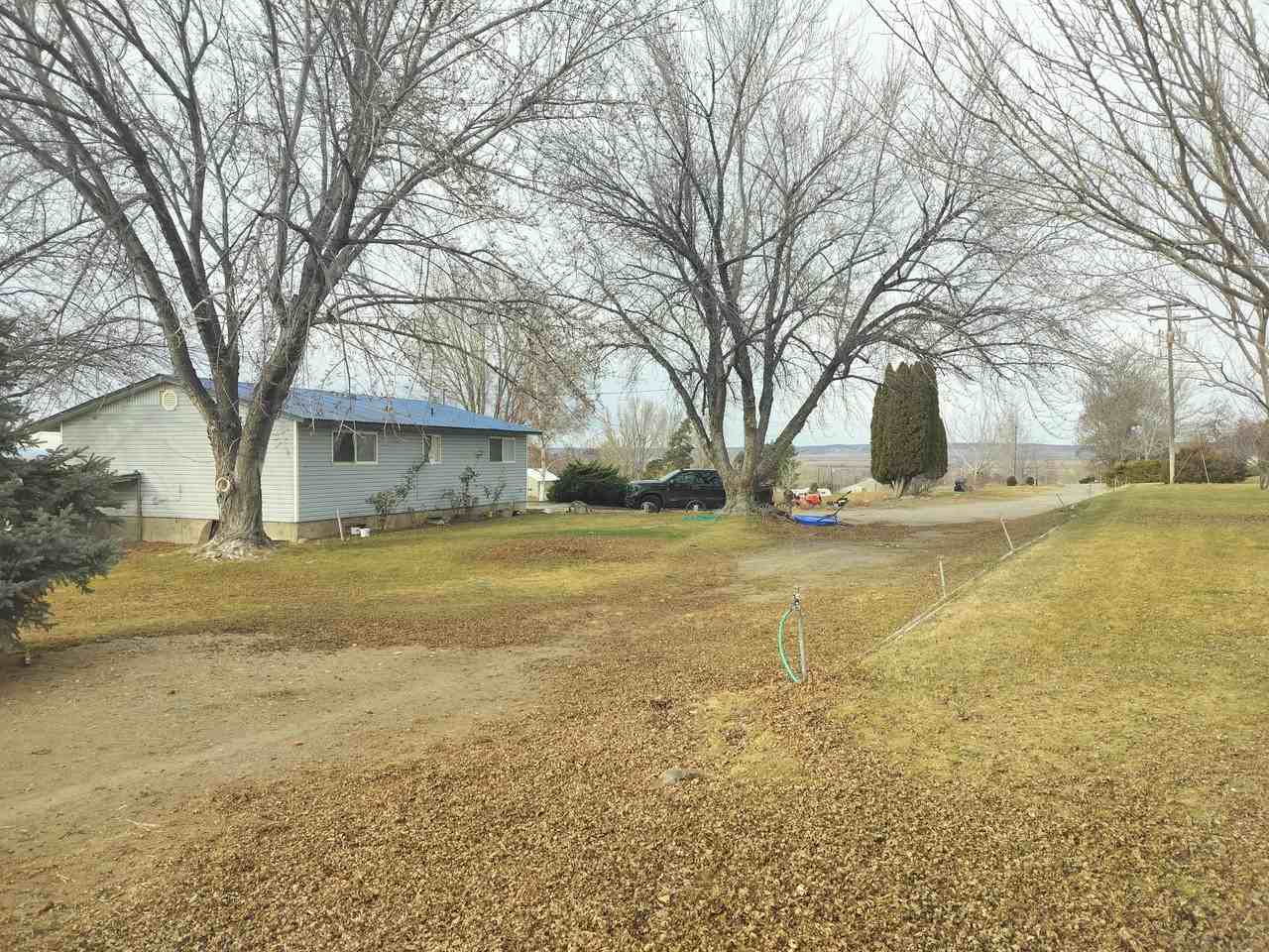 300 Burghardt Rd - Photo 3 of 24