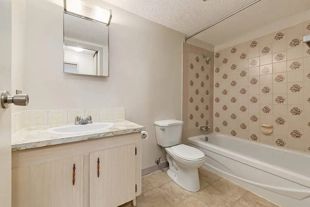 Columbian Apartments - Photo 7 of 37