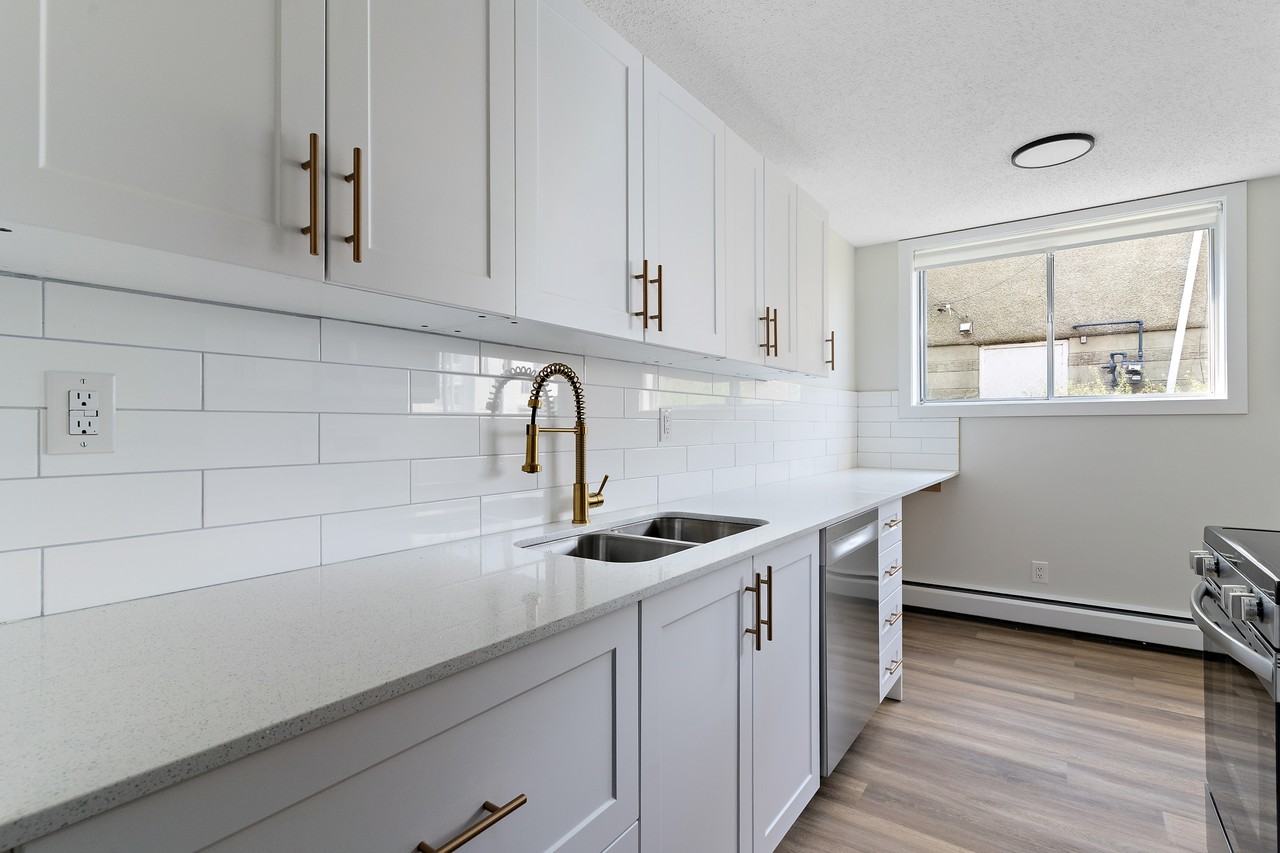 Parklane Manor Apartments – 114 Street NW - Photo 6 of 50