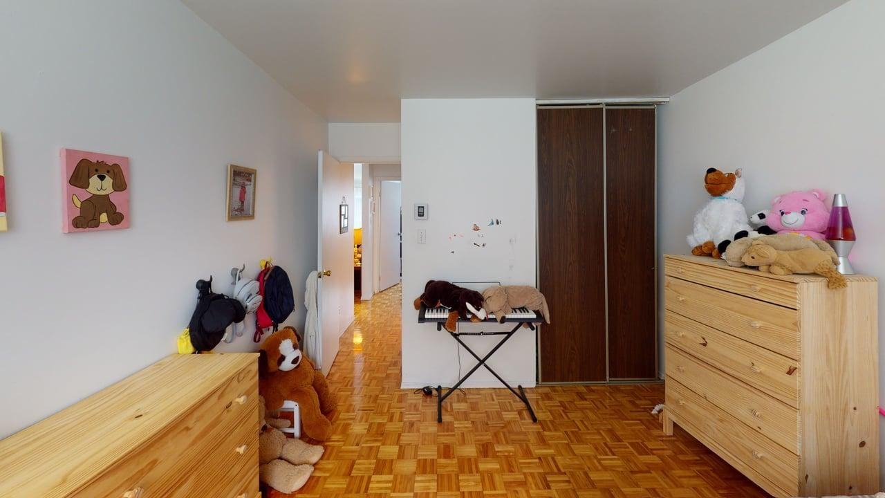 PONTIAC - Photo 5 of 8