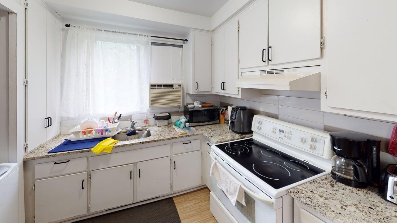 PONTIAC - Photo 7 of 8