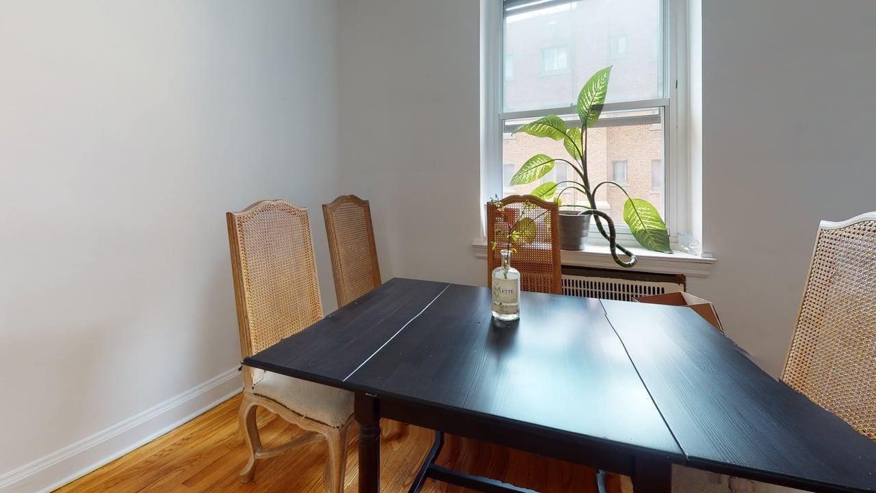 ROSLYN - Photo 7 of 30