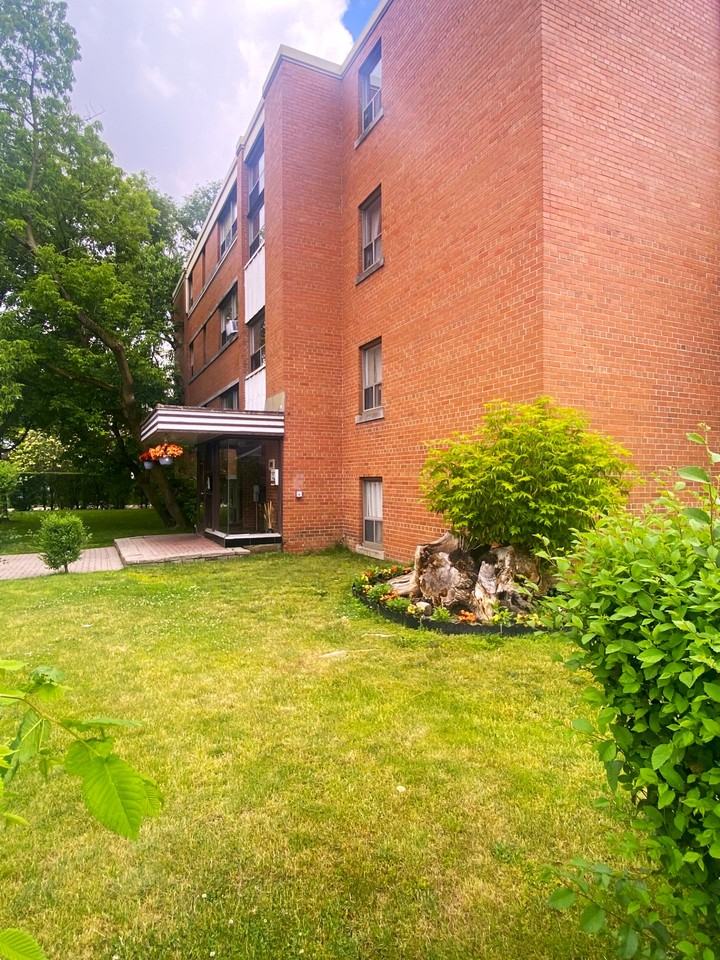 9 Elmsdale Road - Photo 2 of 6