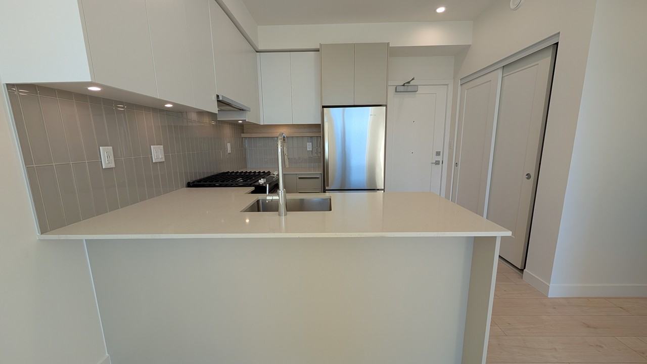 13788 76 Avenue #402 - Photo 3 of 14