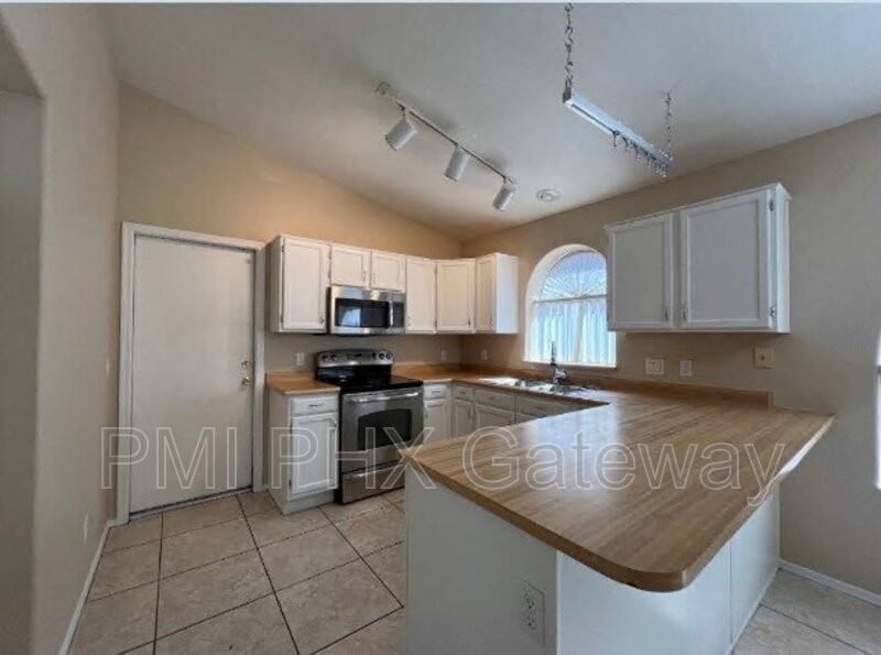 15982 N 90th Ave - Photo 3 of 16