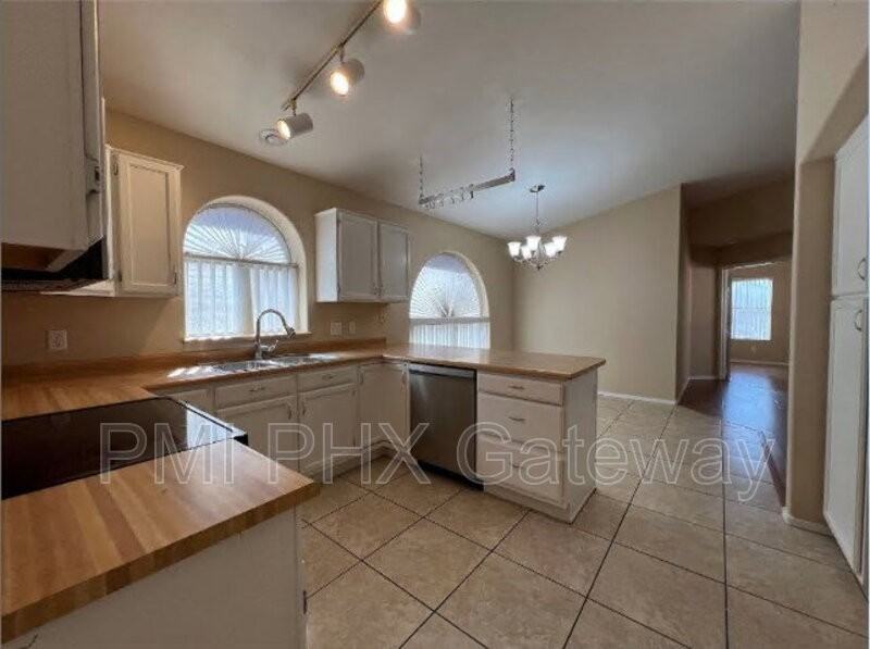 15982 N 90th Ave - Photo 4 of 16