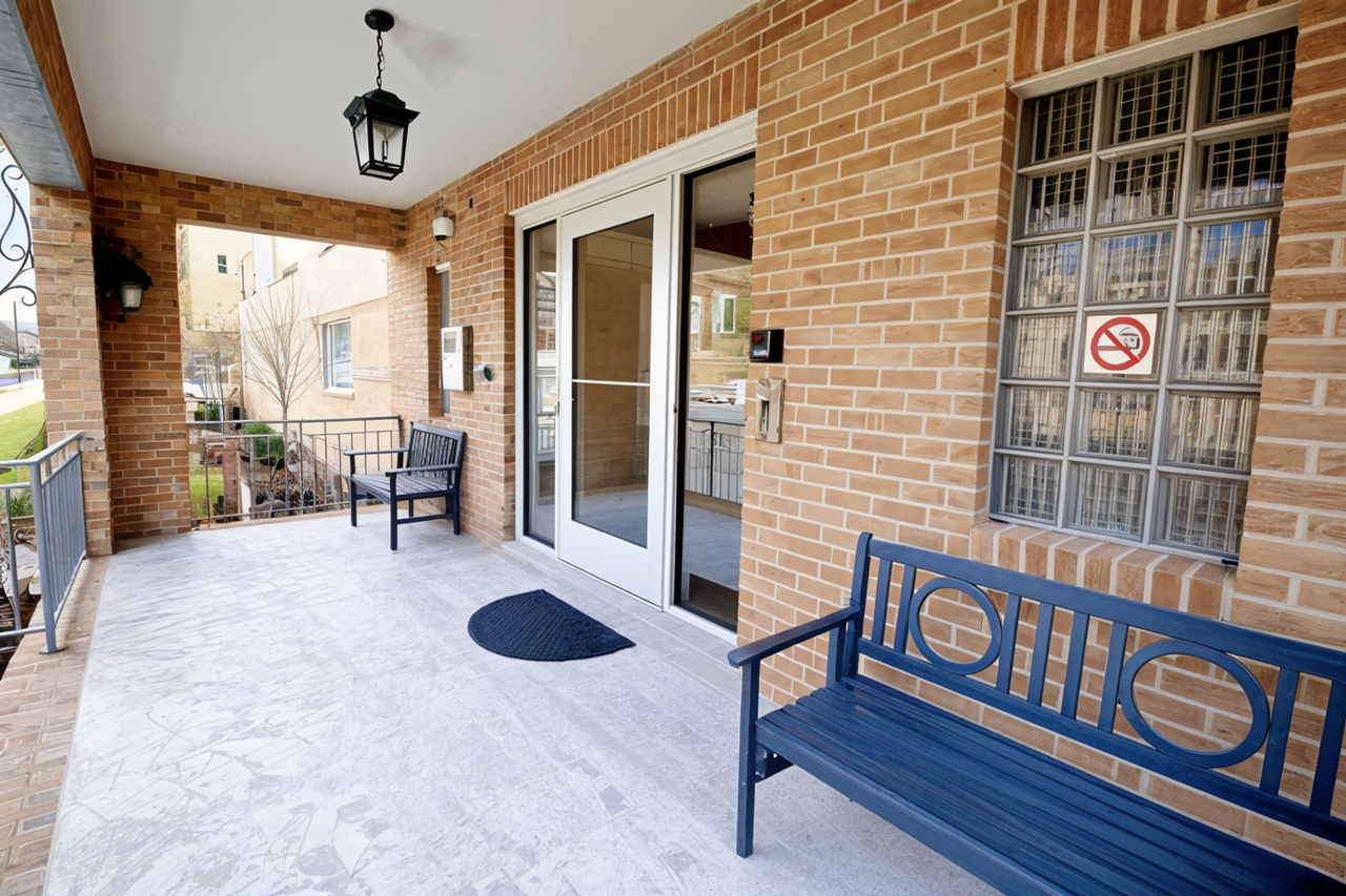 Plaza 209 Apartments - Photo 4 of 50