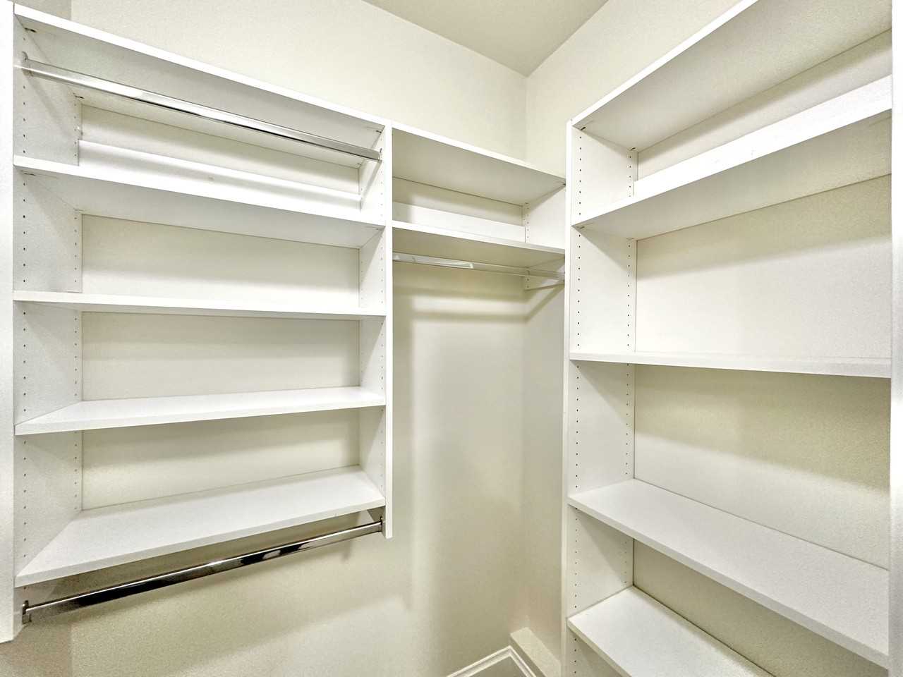 15811 28 Avenue - Photo 3 of 16