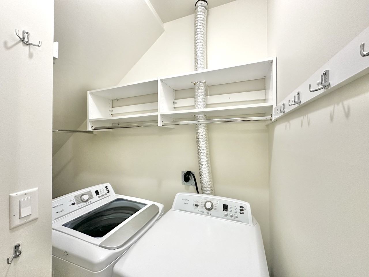 15811 28 Avenue - Photo 4 of 16