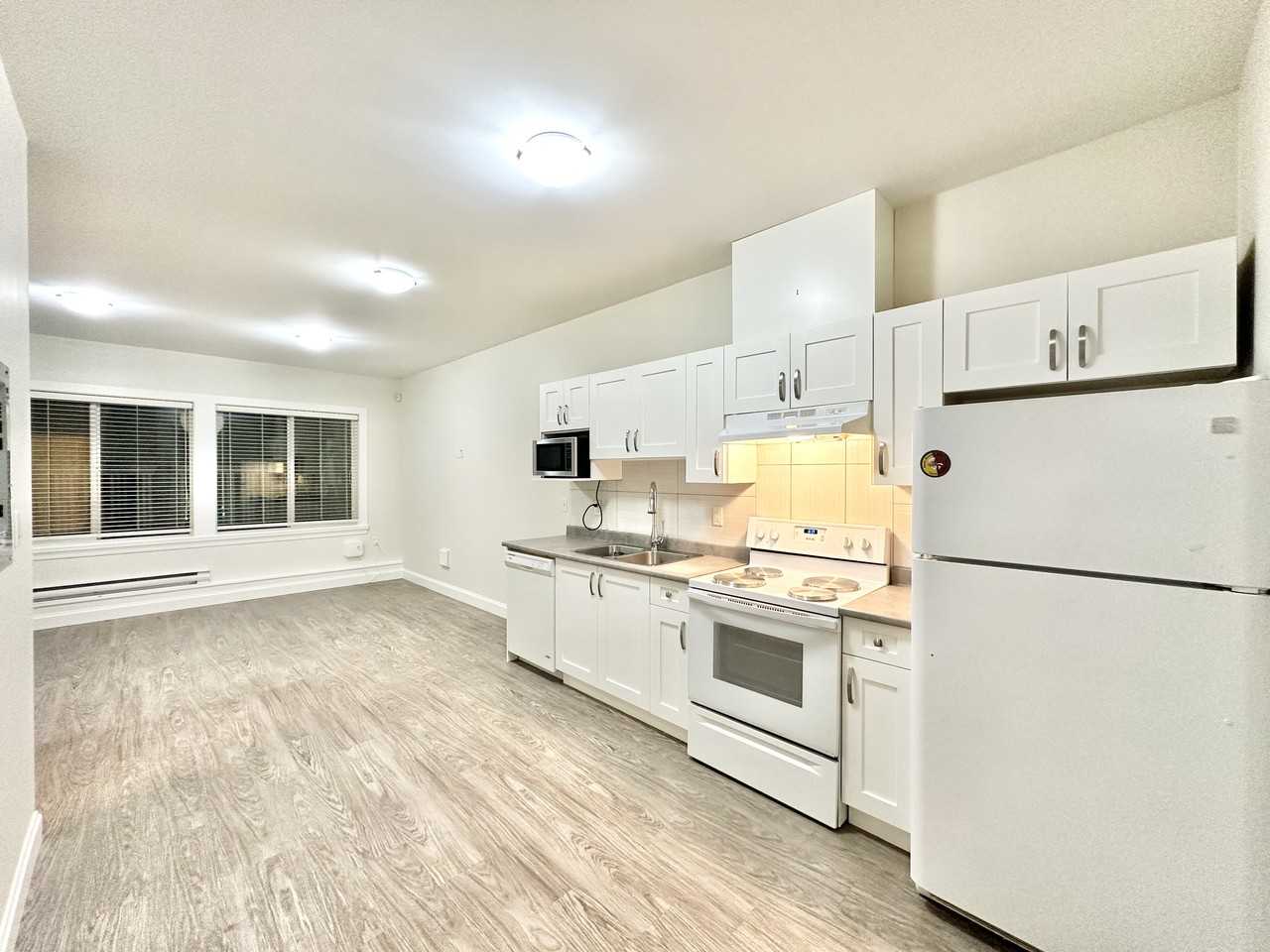 15811 28 Avenue - Photo 6 of 16