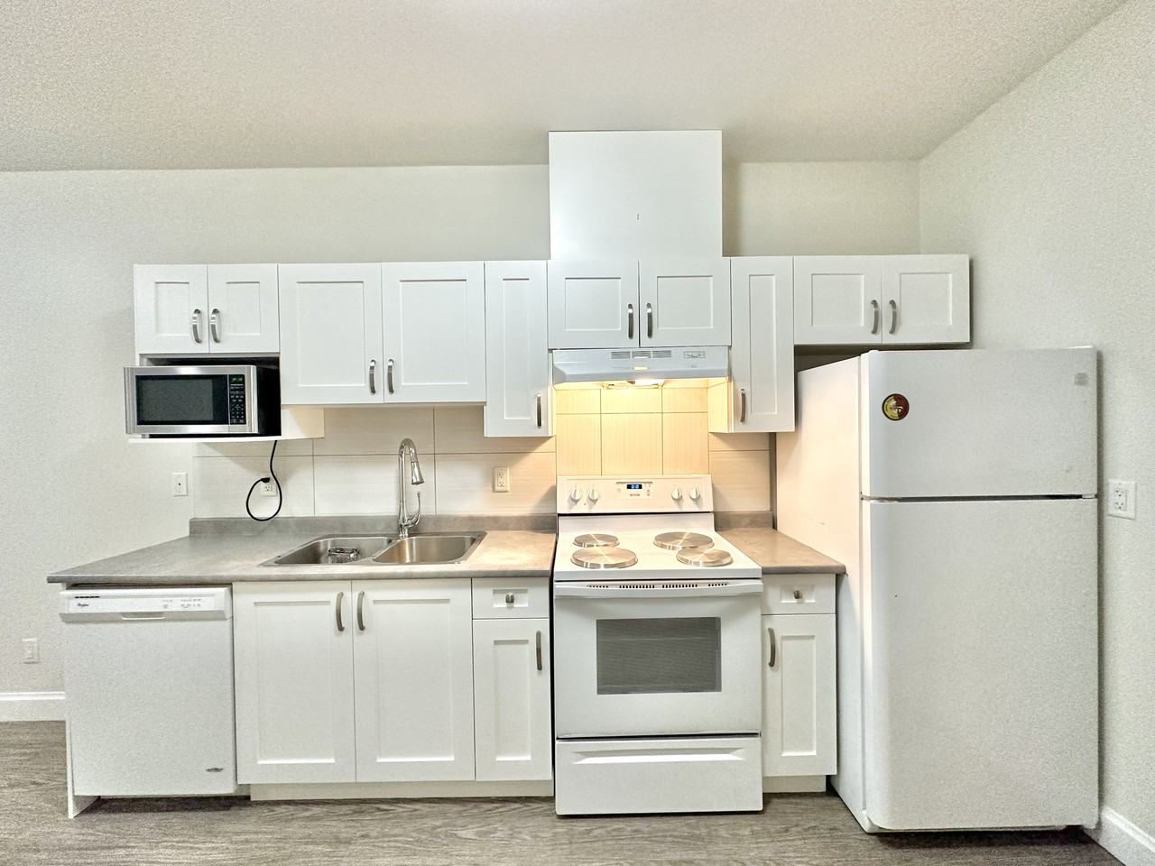 15811 28 Avenue - Photo 7 of 16