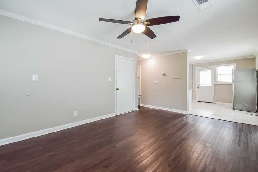401 Angier Ave Ne #101 - Photo 4 of 9