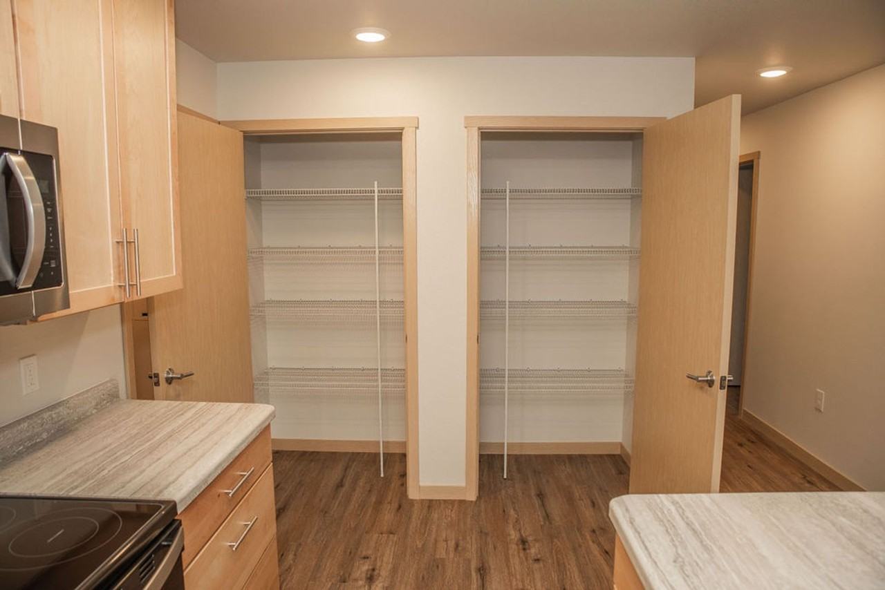 Century Place - 475 - Photo 3 of 38