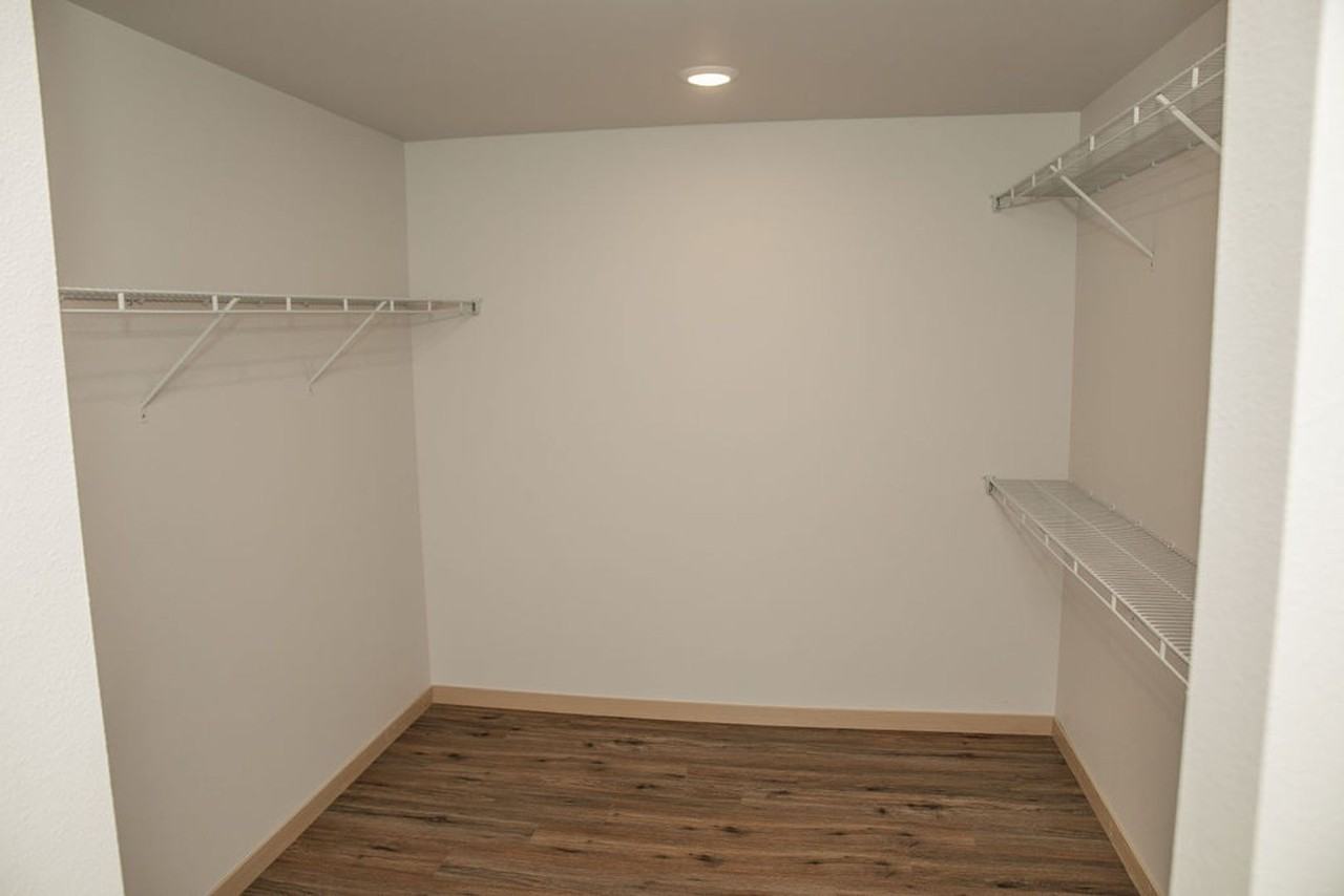 Century Place - 475 - Photo 6 of 38