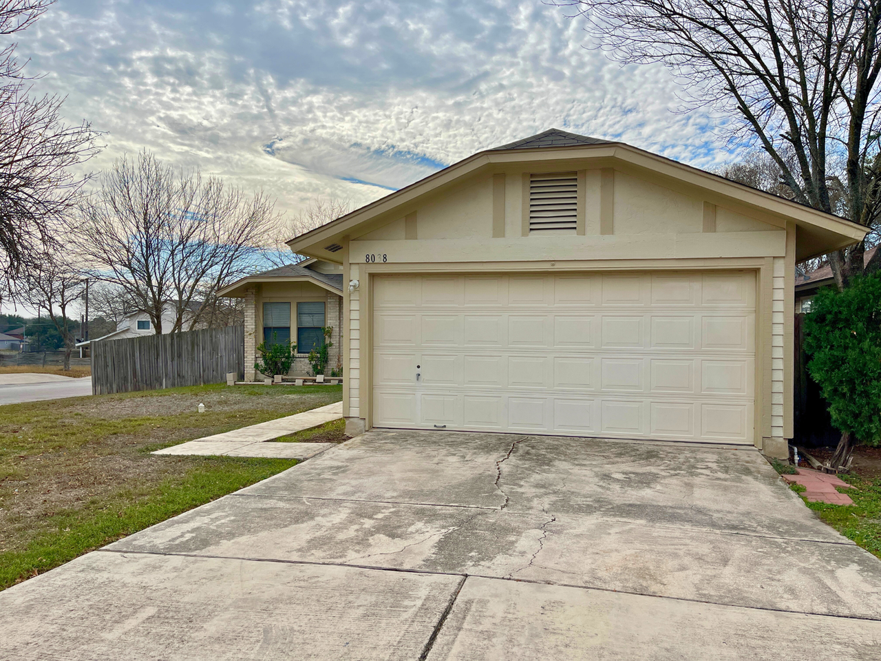 8038 Wayside Trl - Photo 2 of 17