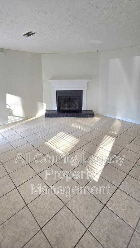 1899 Patterson Ct - Photo 2 of 8