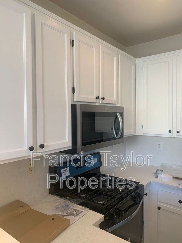 870 N Fig St - Photo 2 of 9