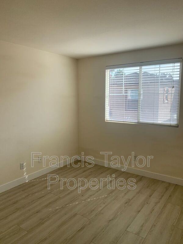 870 N Fig St - Photo 4 of 9