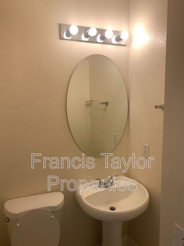 870 N Fig St - Photo 7 of 9