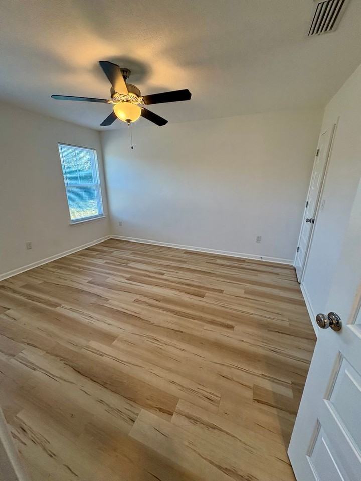 6102 Edith Stephens Dr #B - Photo 6 of 7