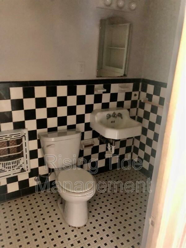 2401 Chestnut St - Photo 2 of 5