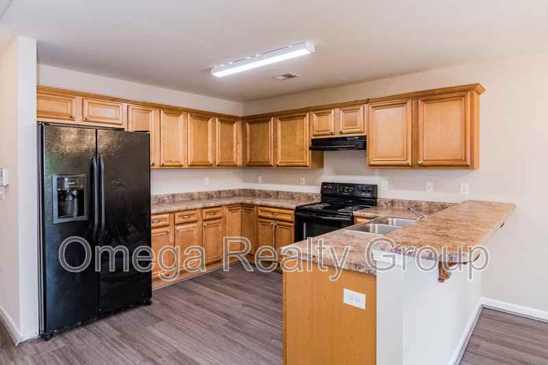 2812 Southwood Vw - Photo 5 of 24