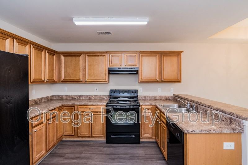 2812 Southwood Vw - Photo 6 of 24