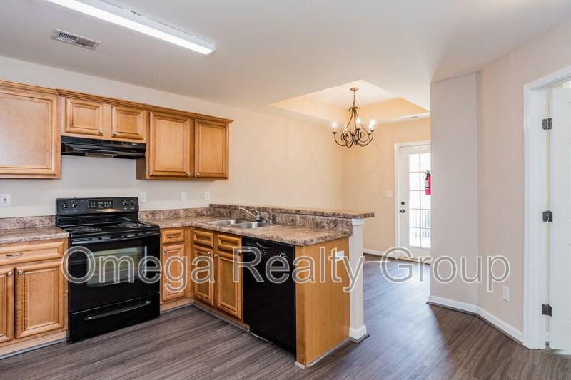 2812 Southwood Vw - Photo 7 of 24