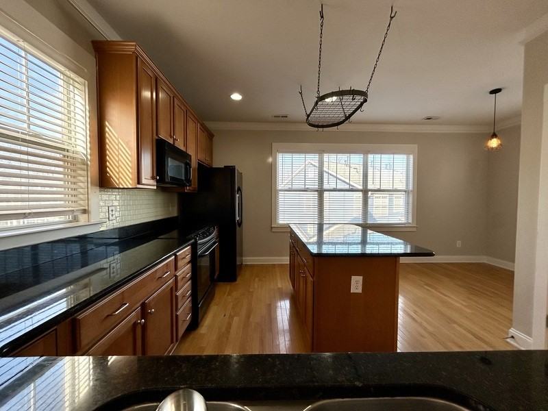 1920 Lela Ave - Photo 7 of 36