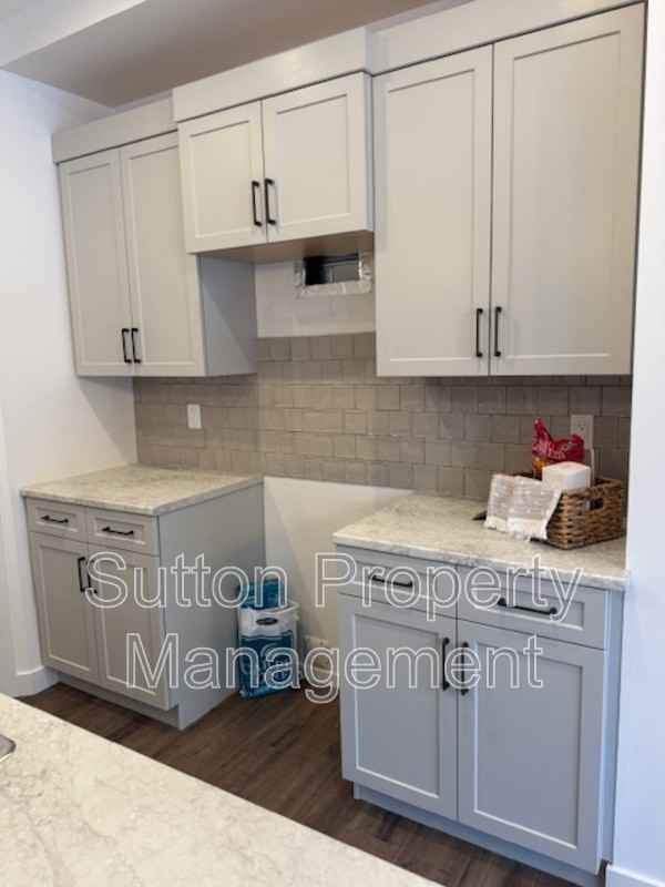 10422 133 Ave - Photo 3 of 29