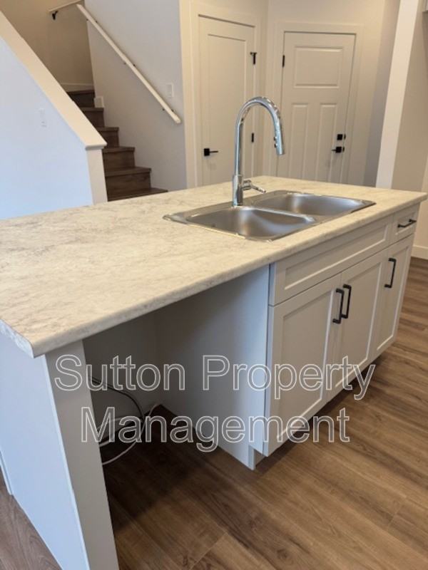 10422 133 Ave - Photo 4 of 29