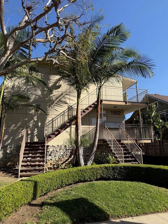 1852 N Wilton Pl - Photo 2 of 2