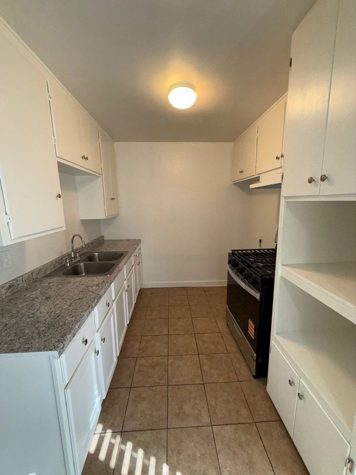 21809 Lanark - Photo 3 of 40