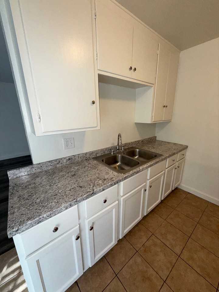 21809 Lanark - Photo 4 of 40